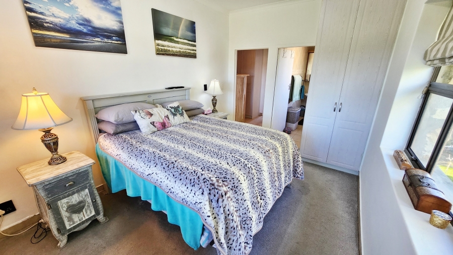 5 Bedroom Property for Sale in Struisbaai Western Cape